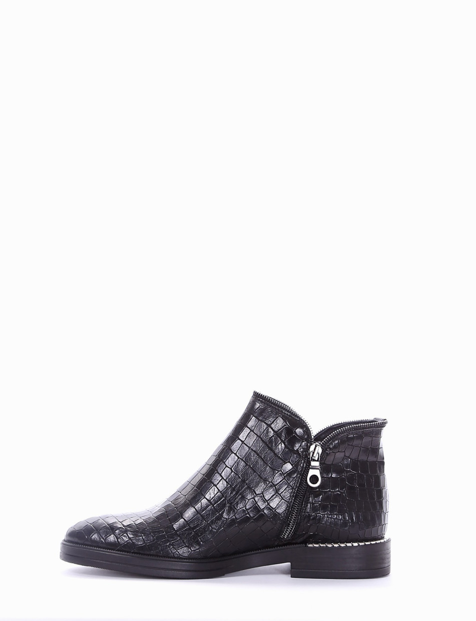 Low heel ankle boots heel 2 cm black coconut