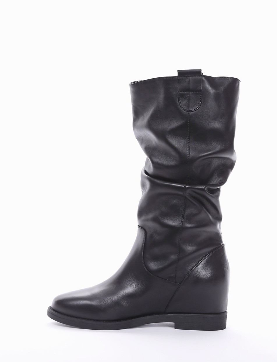 Low heel boots heel 2 cm black leather