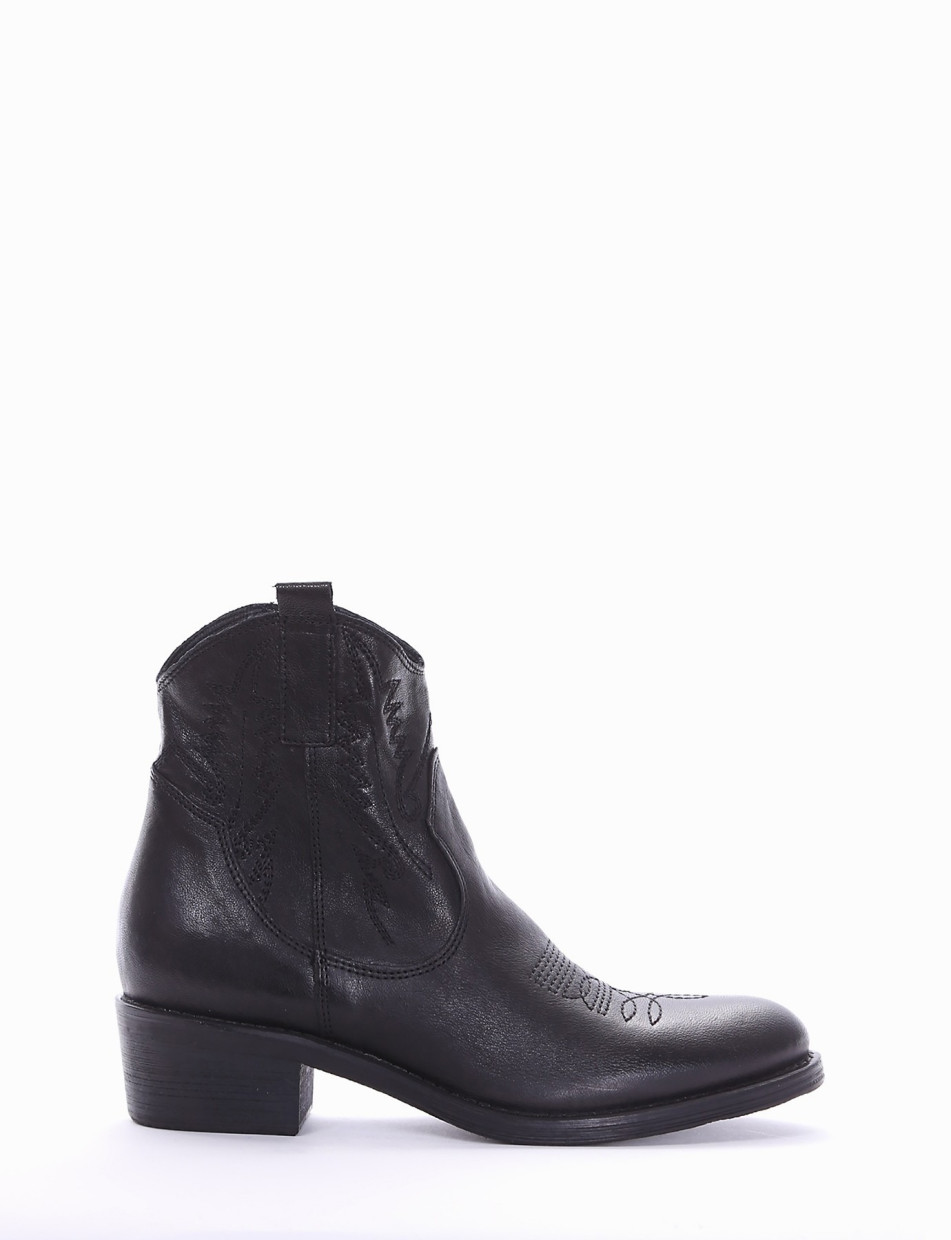 Low heel ankle boots heel 3 cm black leather