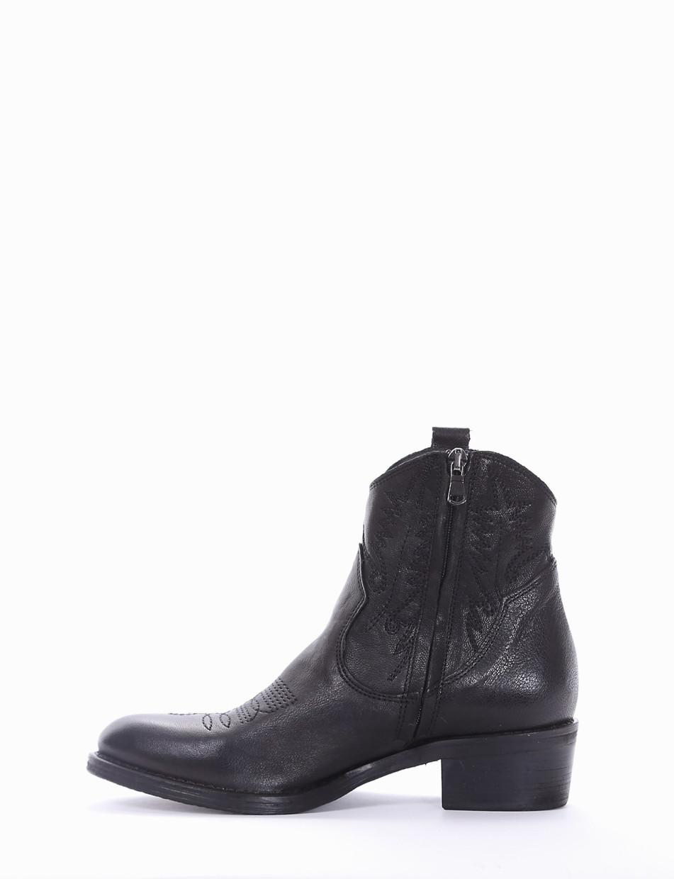 Low heel ankle boots heel 3 cm black leather