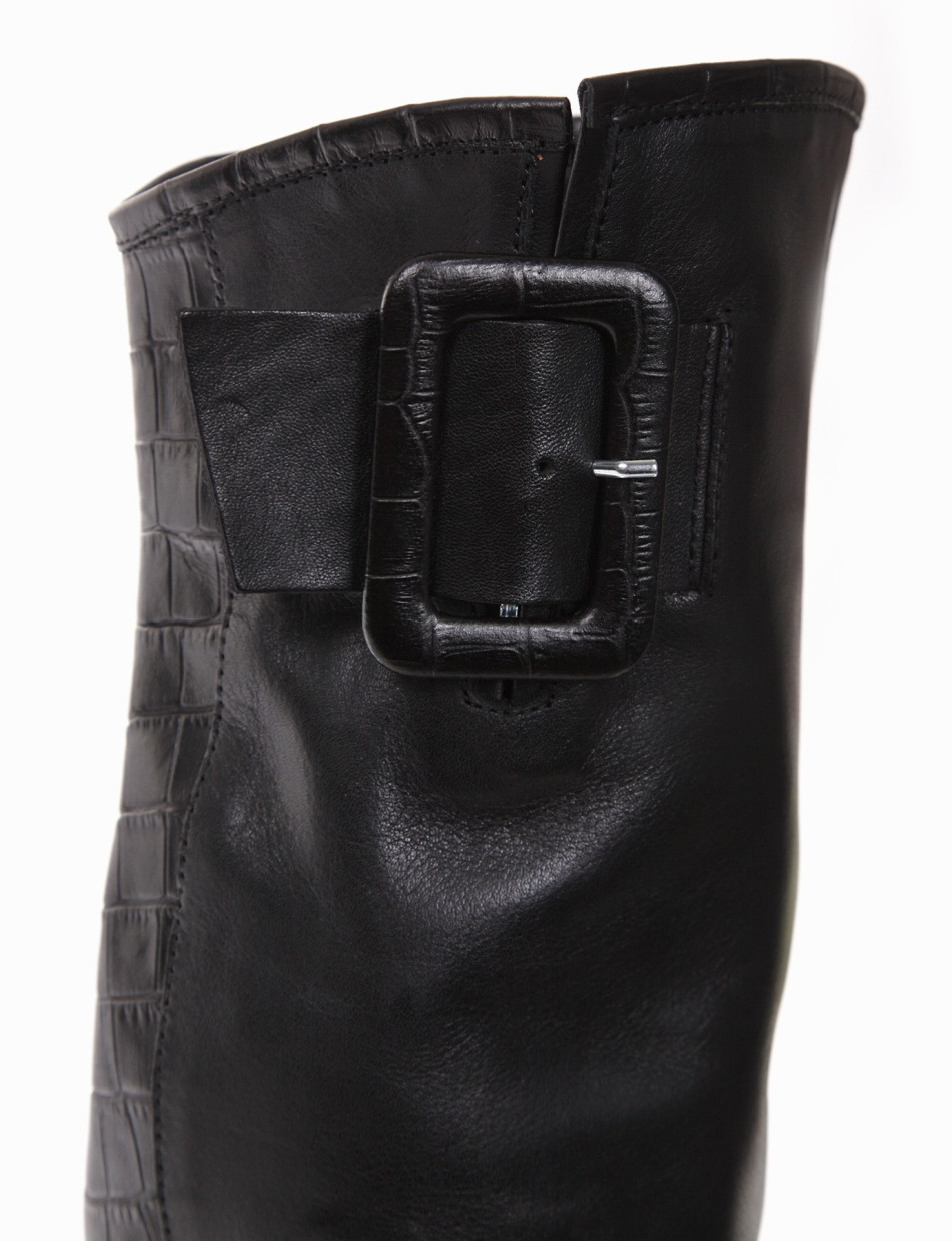 Low heel boots heel 2 cm black leather