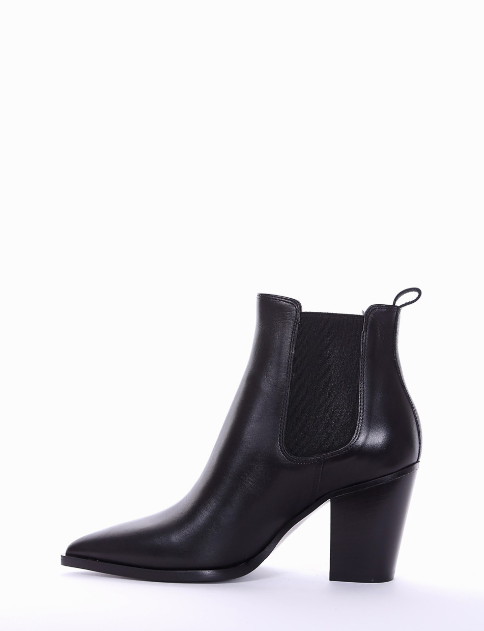 High heel ankle boots heel 8 cm black leather