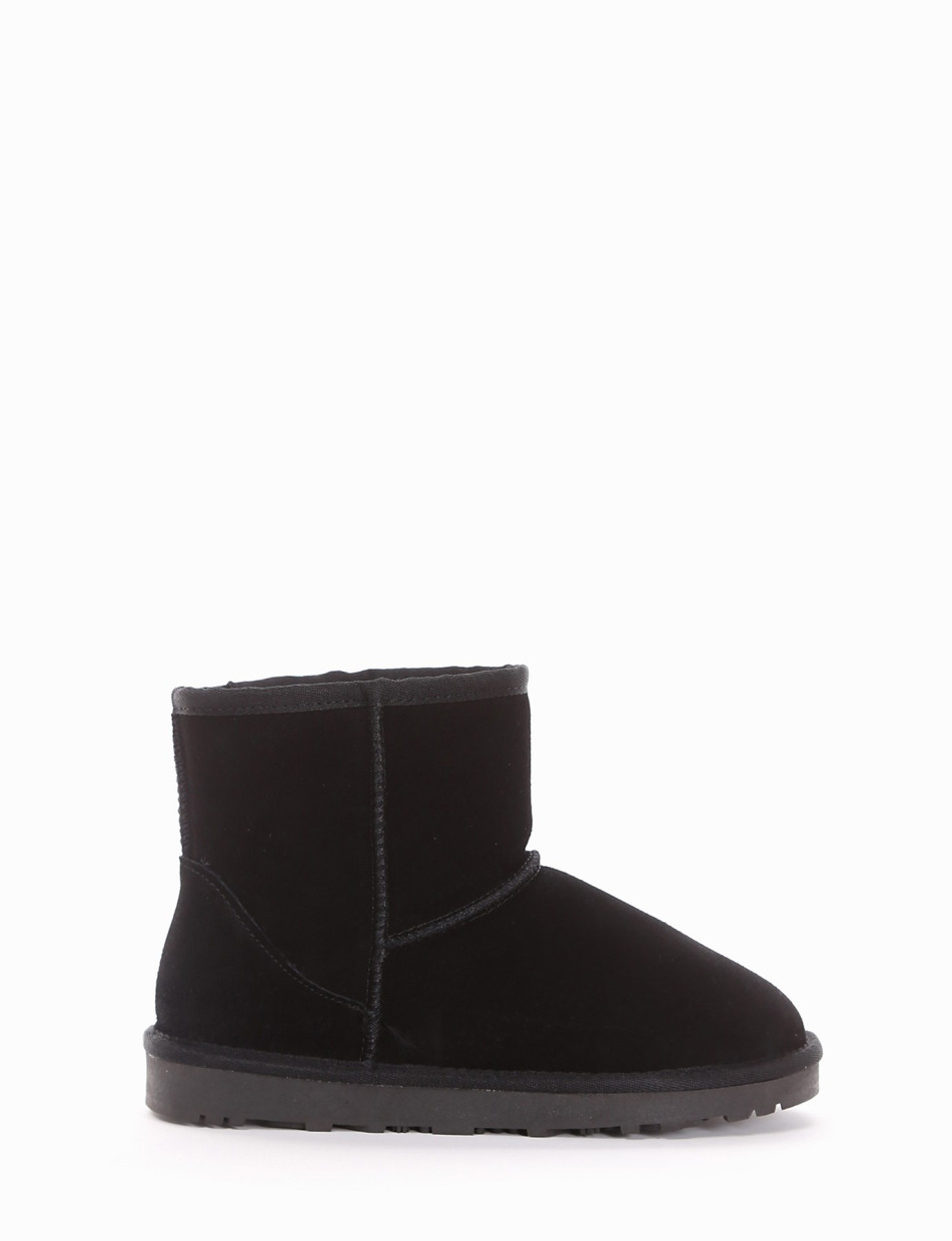 Low heel ankle boots black chamois