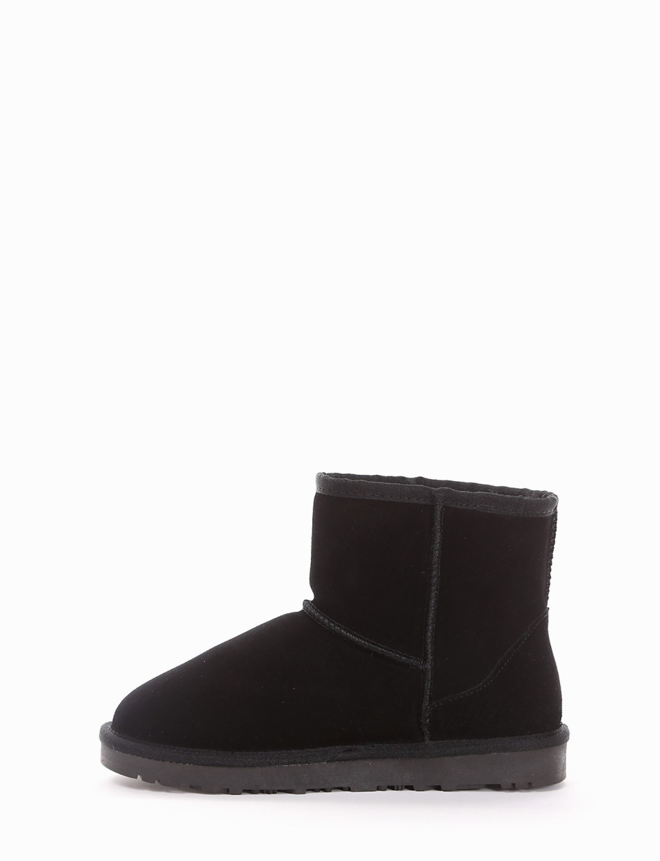 Low heel ankle boots black chamois