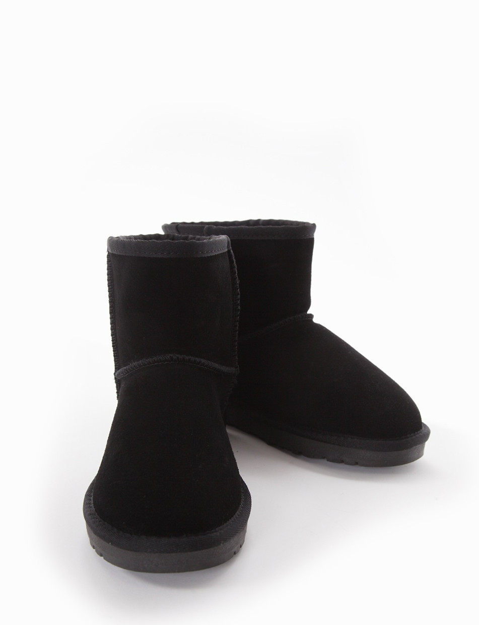 Low heel ankle boots black chamois