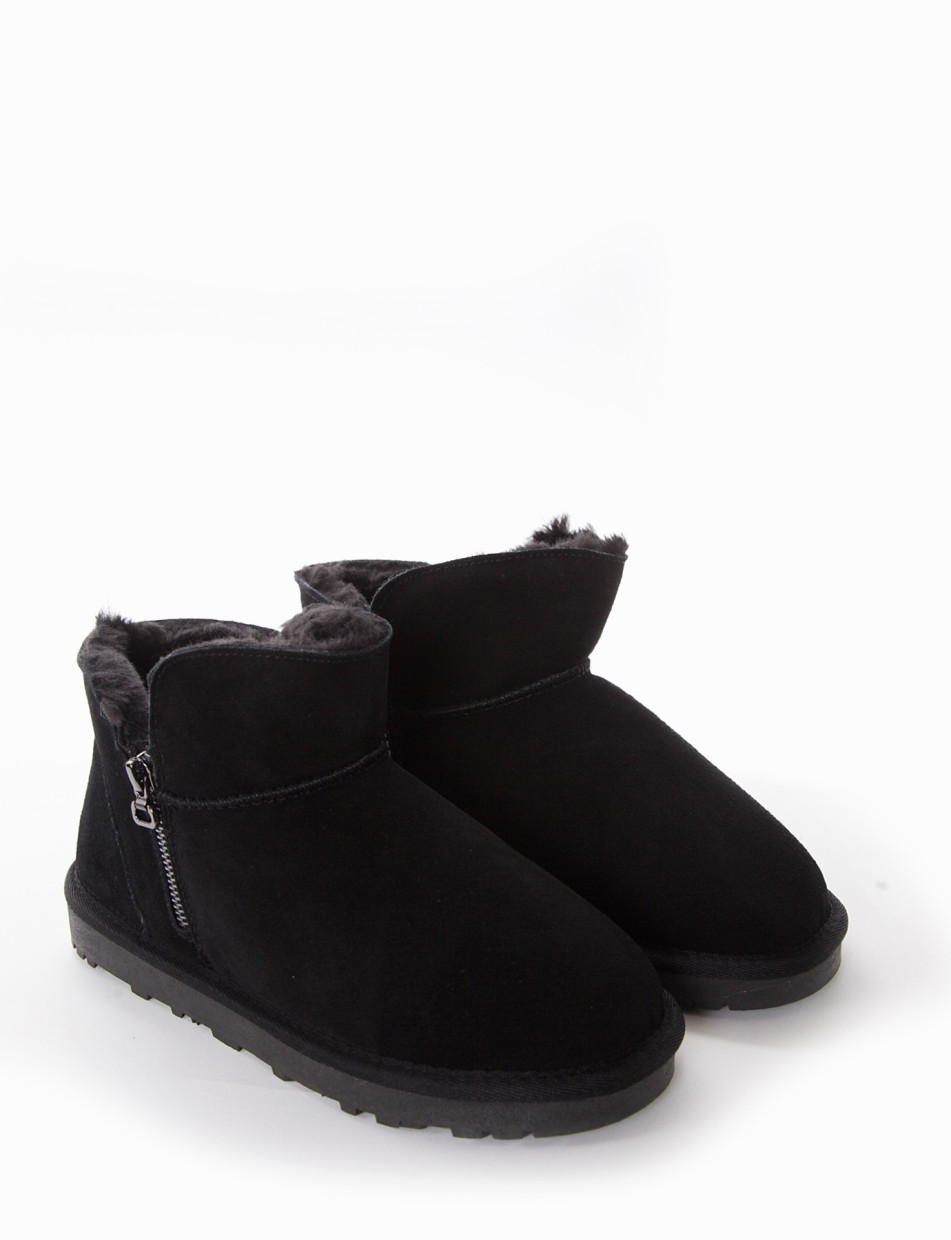Low heel ankle boots black chamois