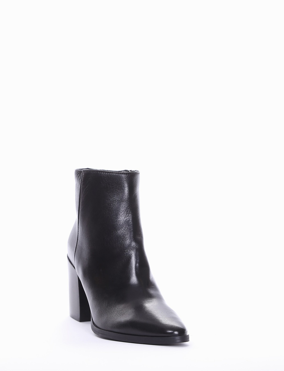 High heel ankle boots heel 8 cm black leather