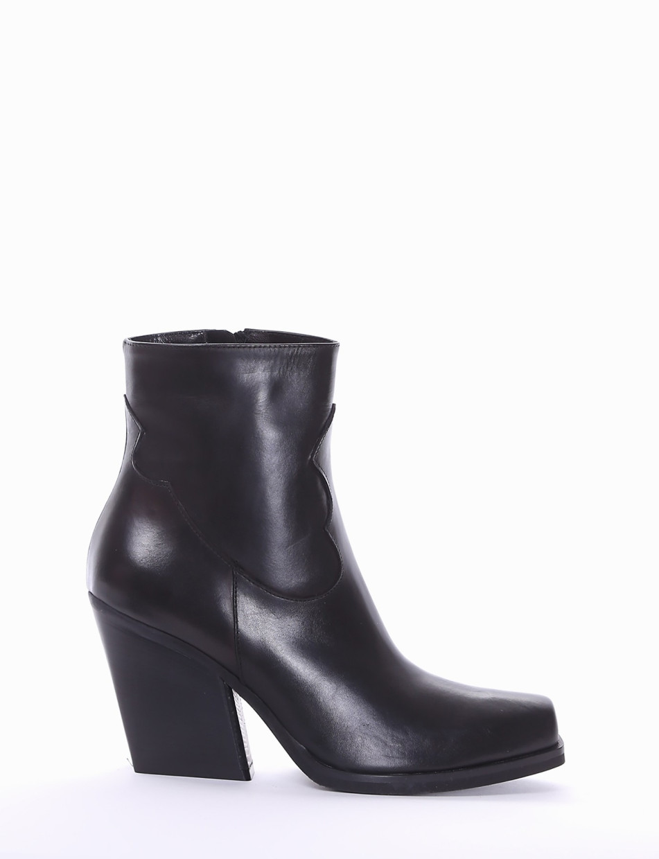 High heel ankle boots heel 7 cm black leather