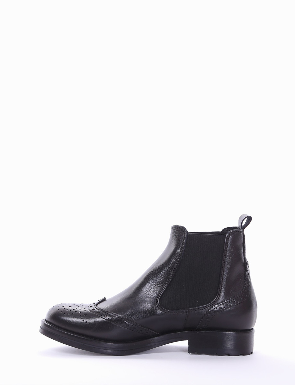stivaletto tacco 2 cm nero
