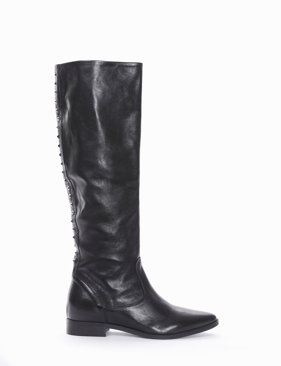 Low heel boots heel 2 cm black leather