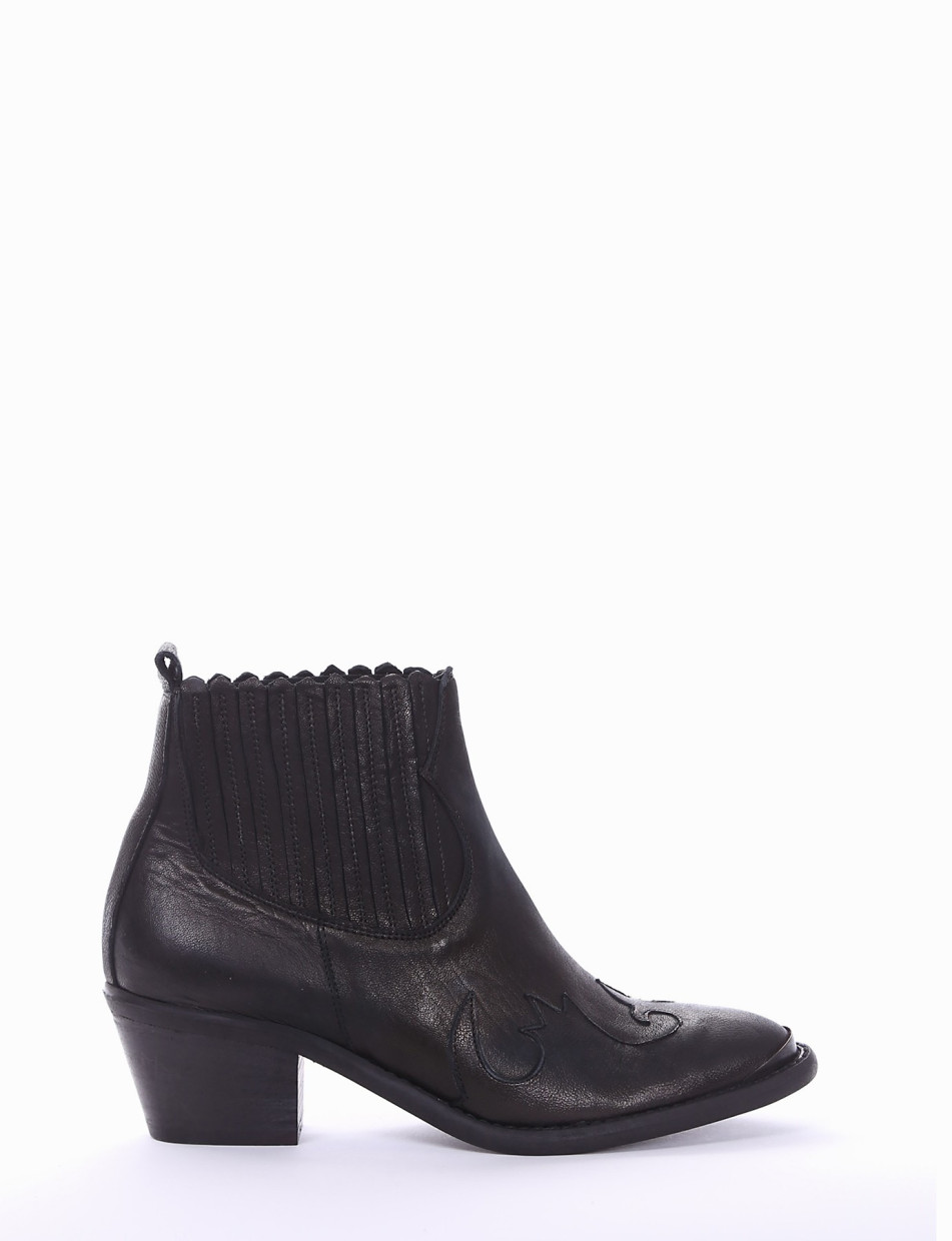 High heel ankle boots heel 5 cm black leather