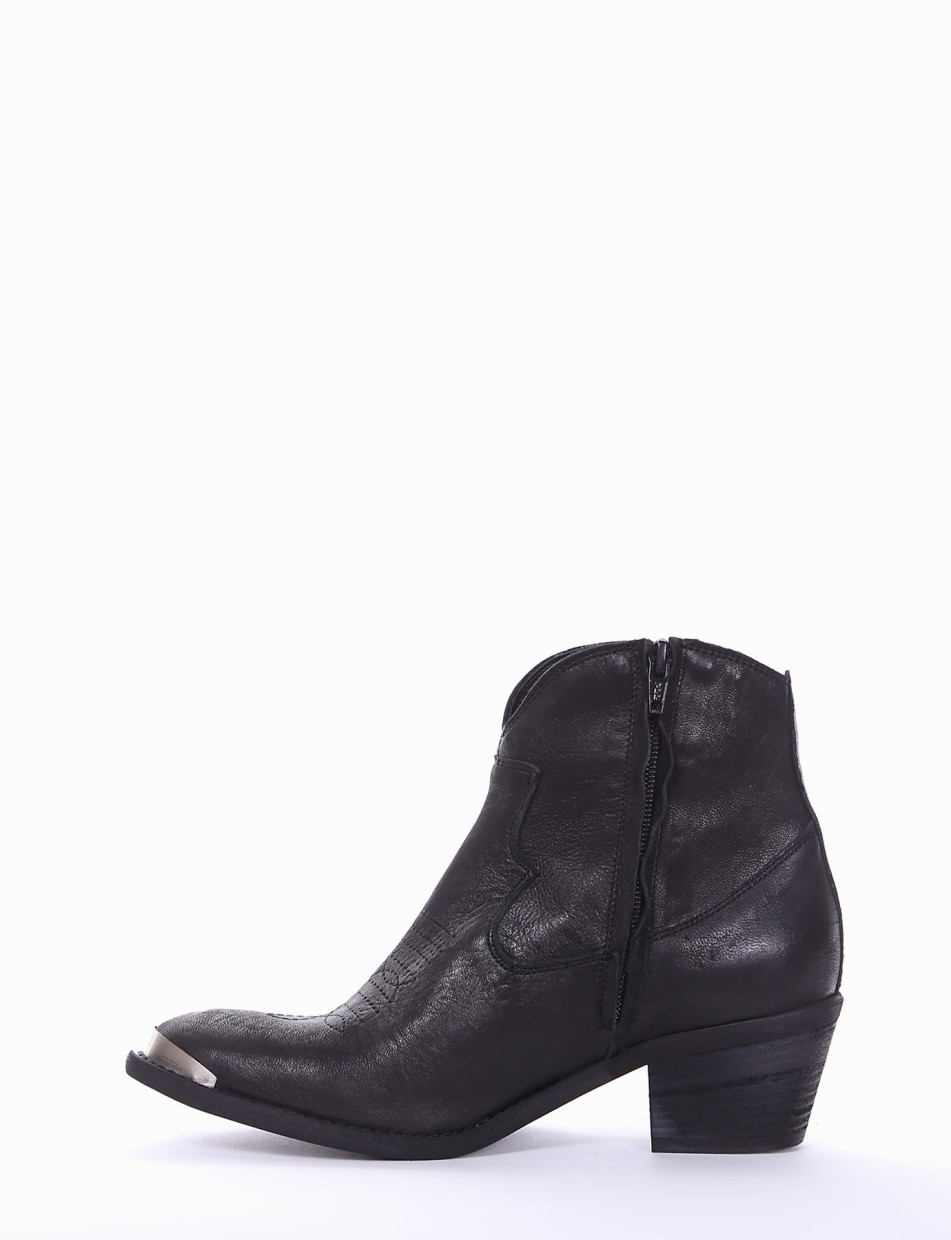 High heel ankle boots heel 5 cm black leather