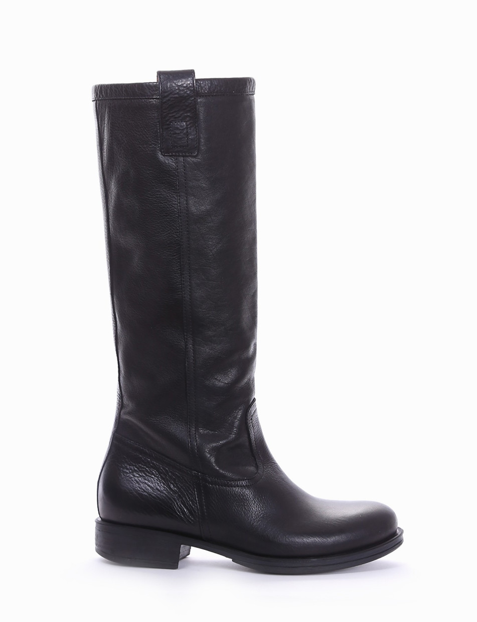 Low heel boots heel 2 cm black leather