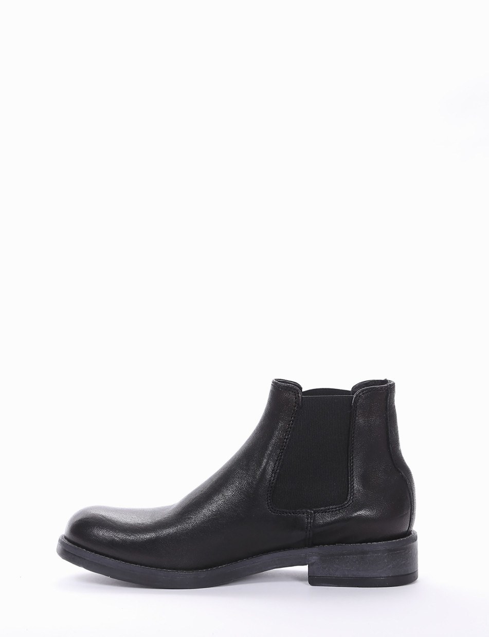 Low heel ankle boots heel 2 cm black leather