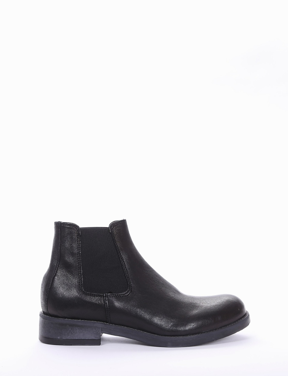 Low heel ankle boots heel 2 cm black leather