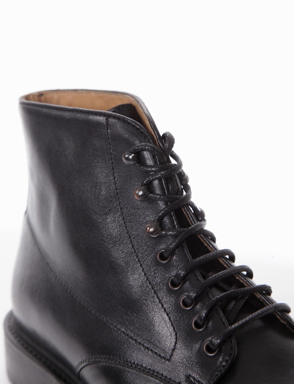 Combat boots heel 2 cm black leather