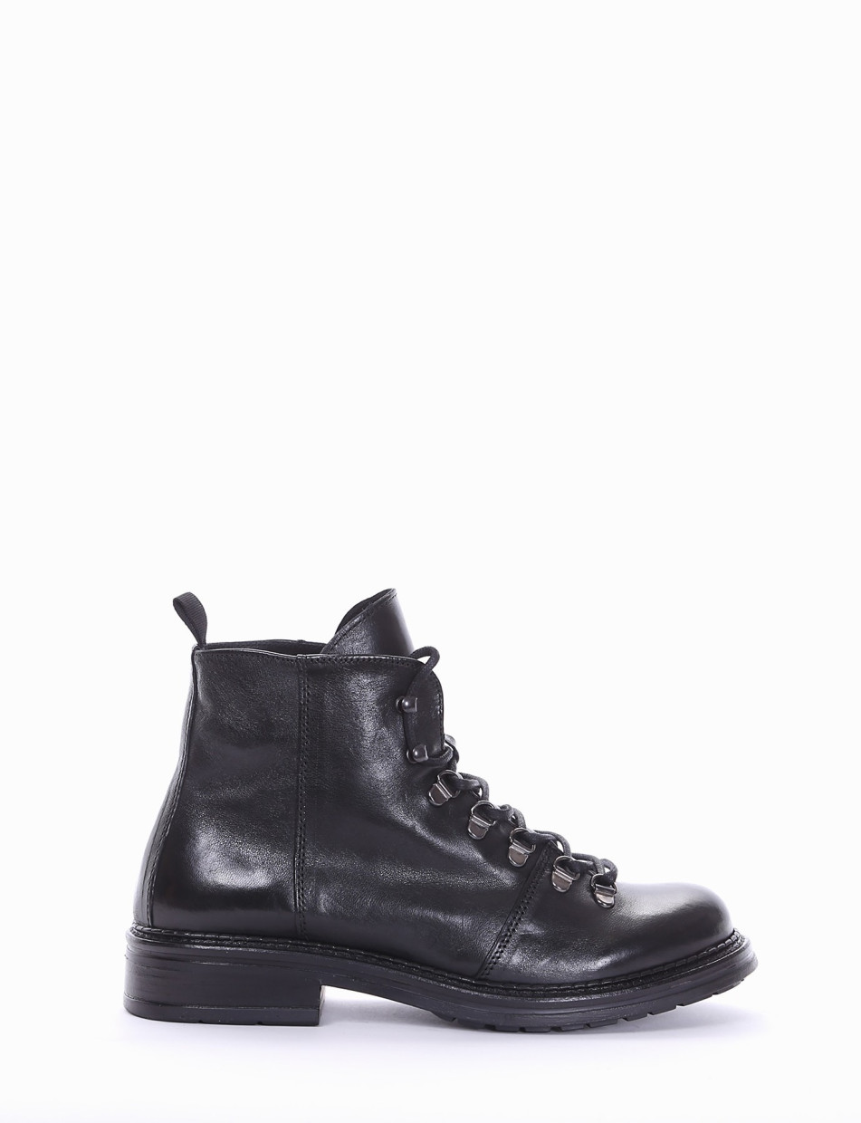 Combat boots heel 2 cm black leather