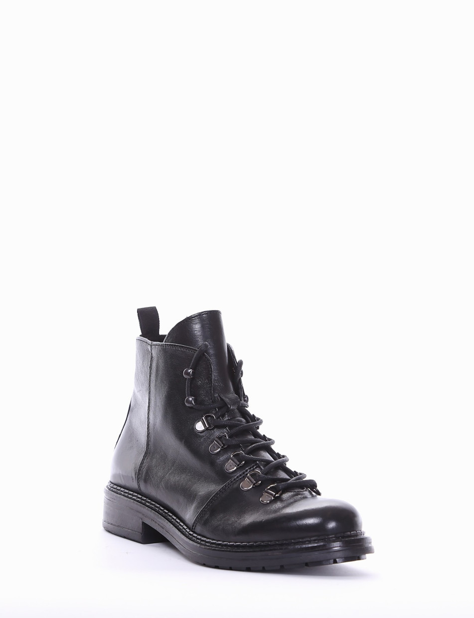 Combat boots heel 2 cm black leather