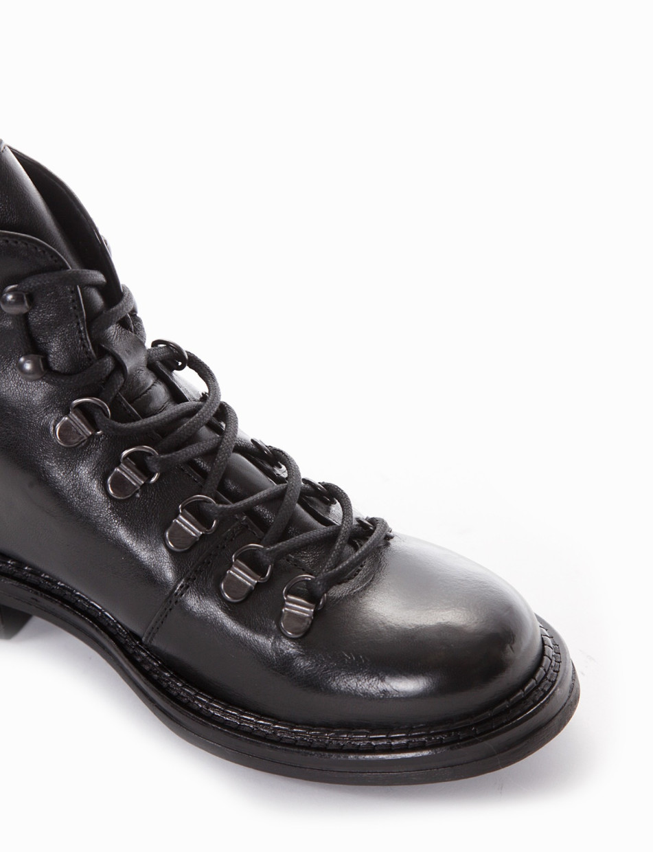 Combat boots heel 2 cm black leather