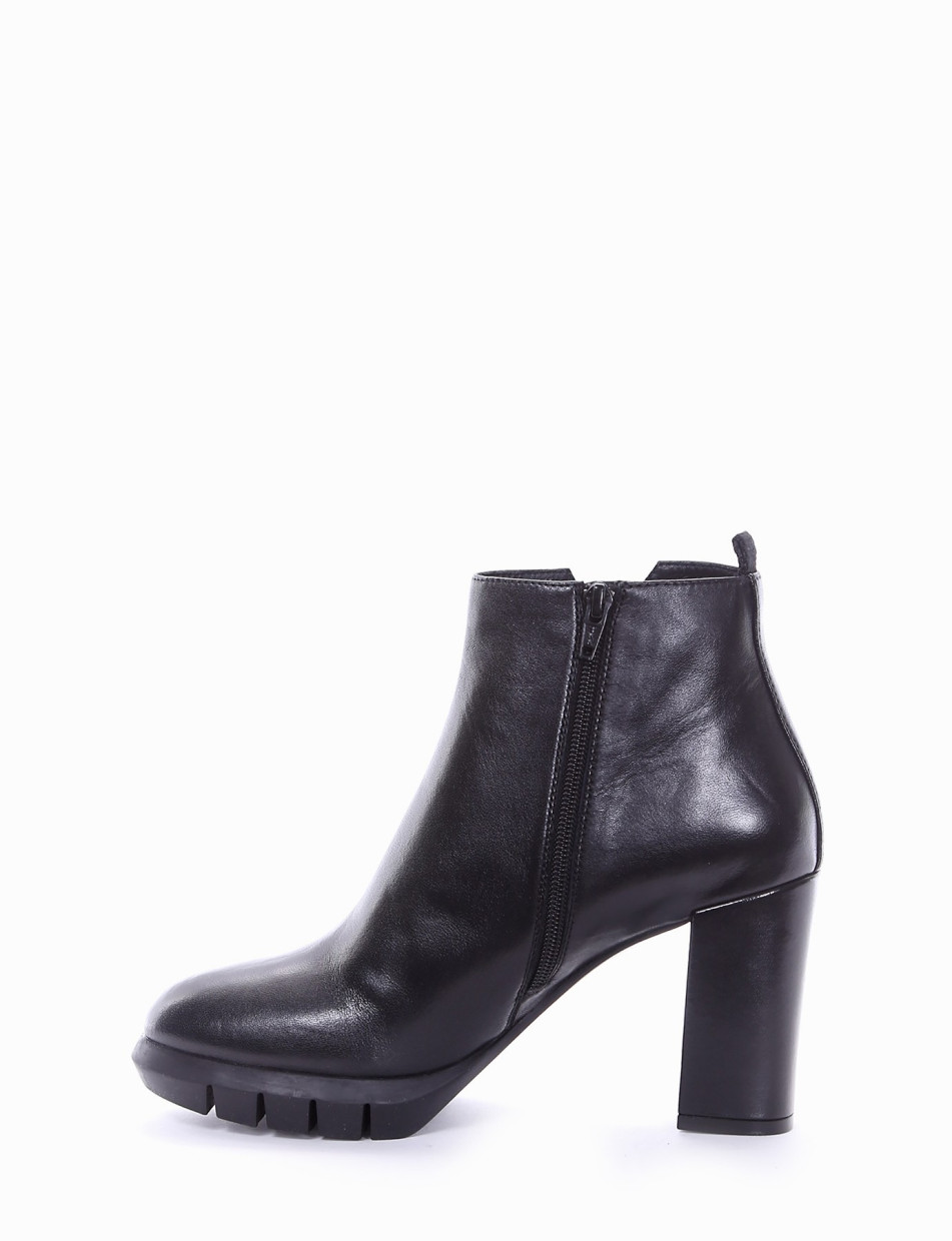 High heel ankle boots heel 9 cm black leather