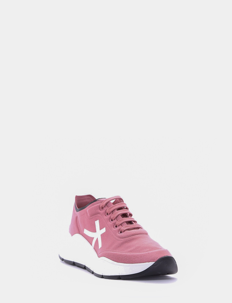 Sneakers pink tissue