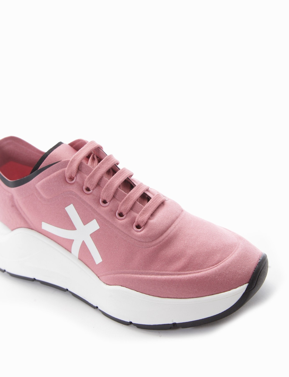 Sneakers pink tissue