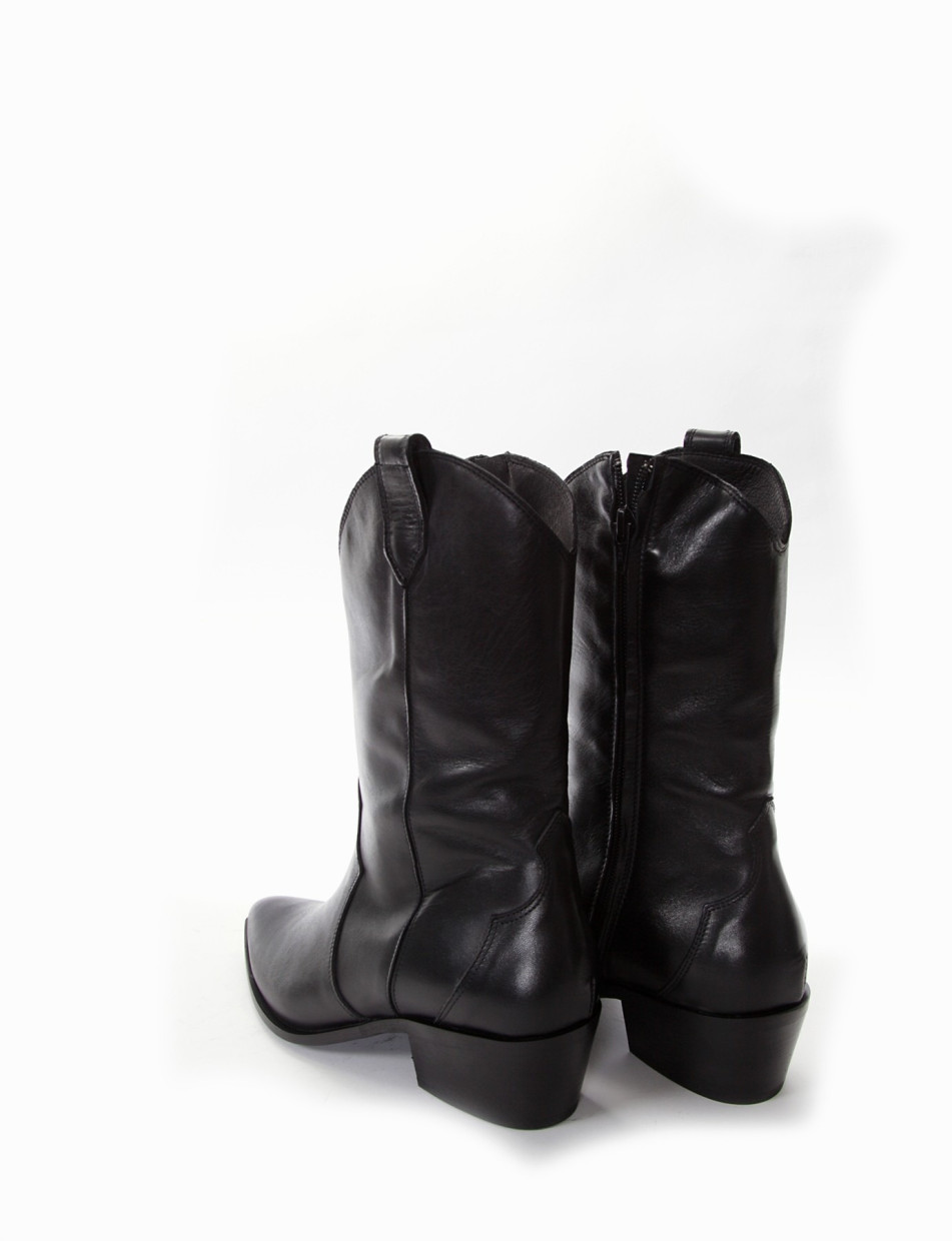 Low heel boots heel 3 cm black leather