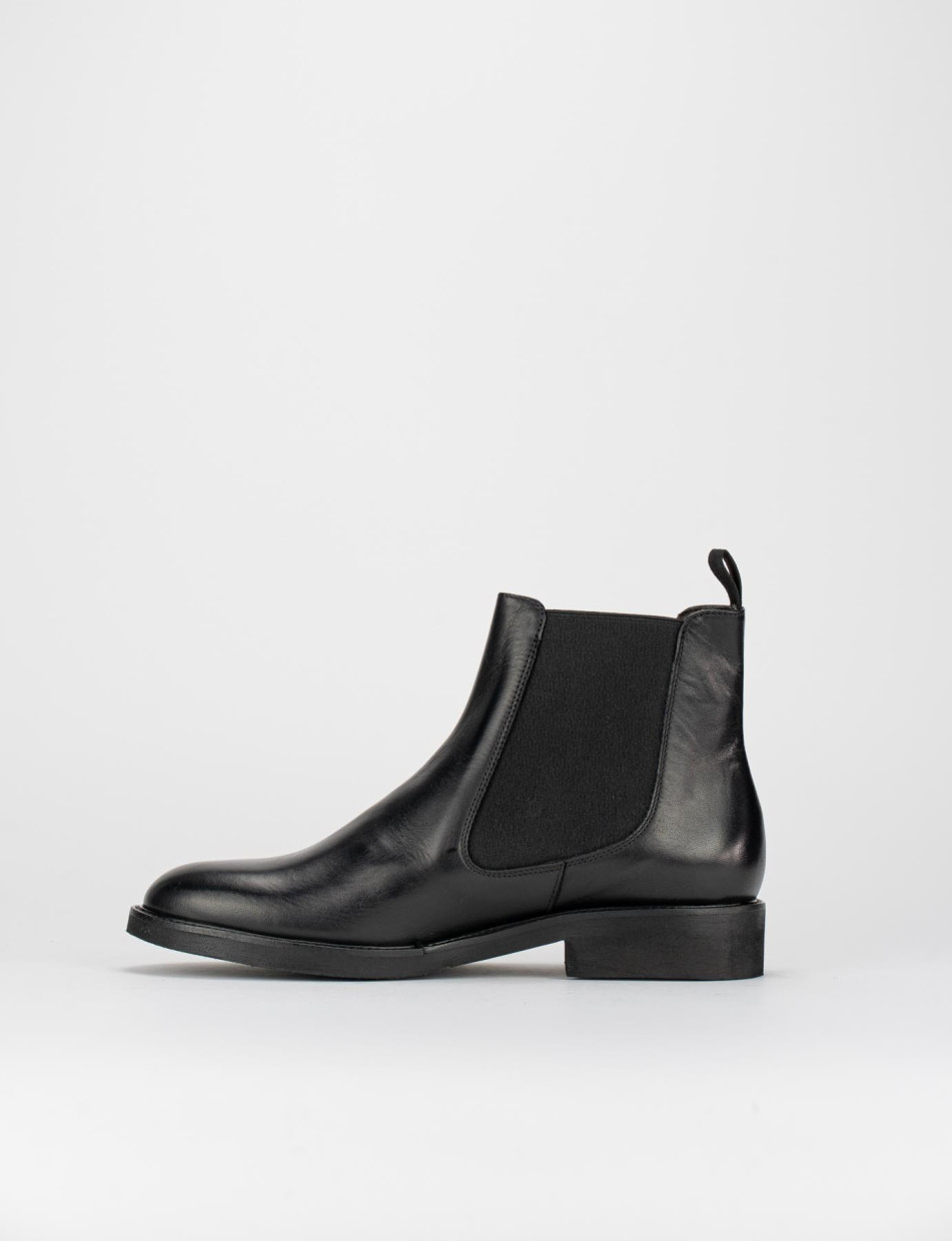 Low heel ankle boots heel 2 cm black leather