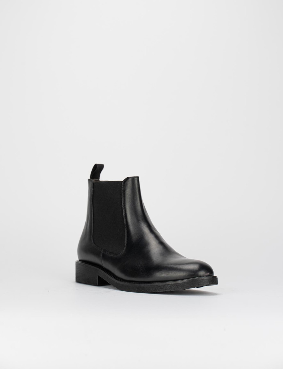 Low heel ankle boots heel 2 cm black leather