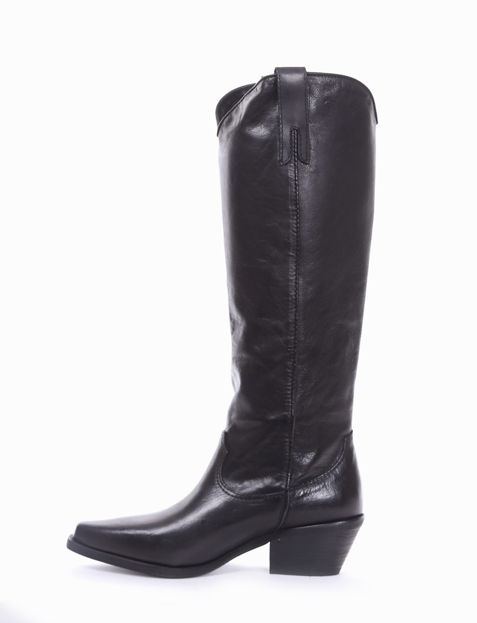 Low heel boots heel 4 cm black leather