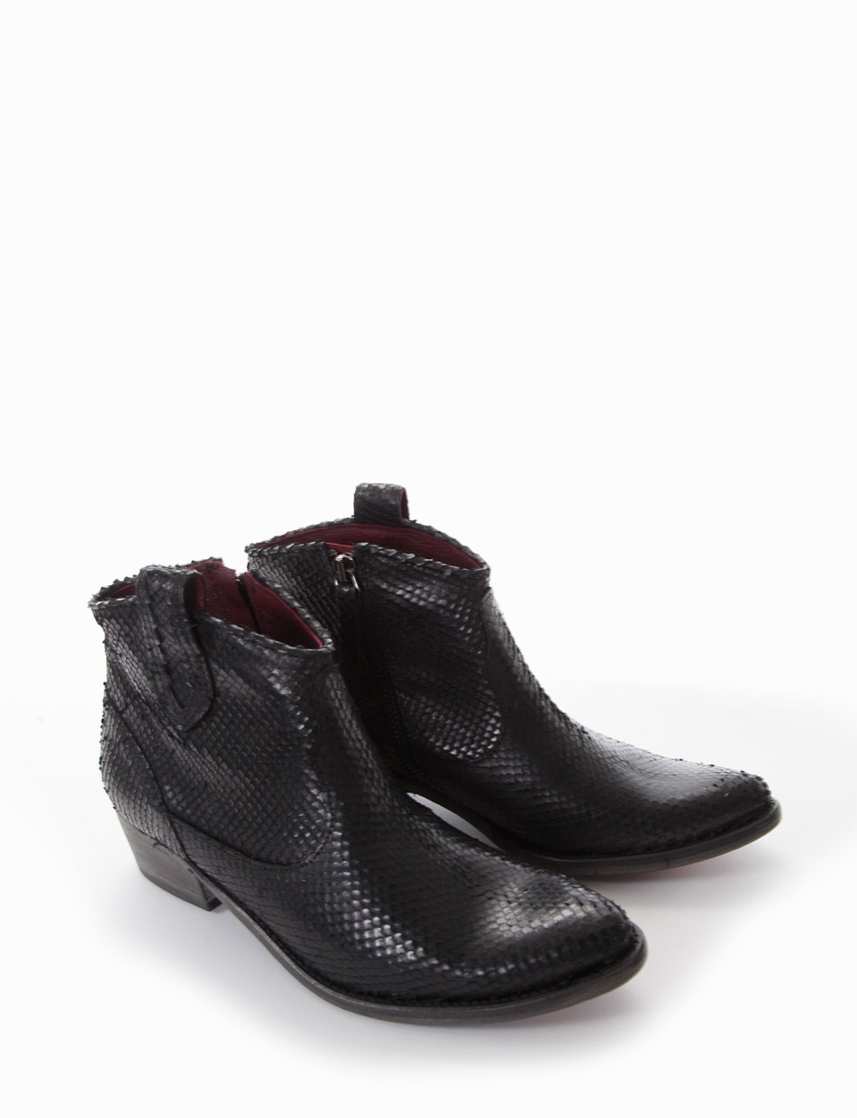Stivaletto pitonato nero online