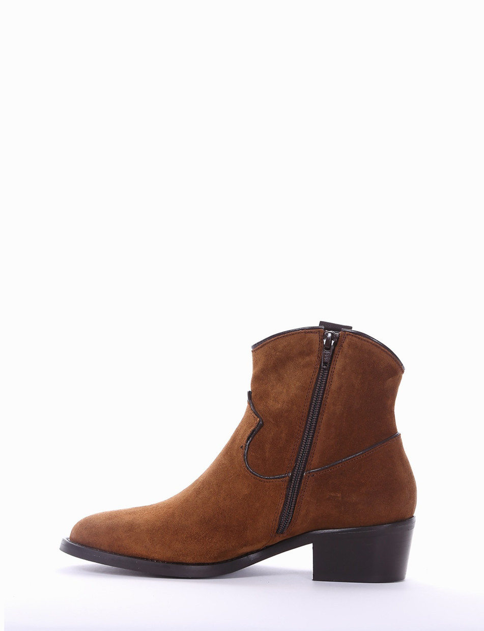 Low heel ankle boots heel 3 cm brown chamois