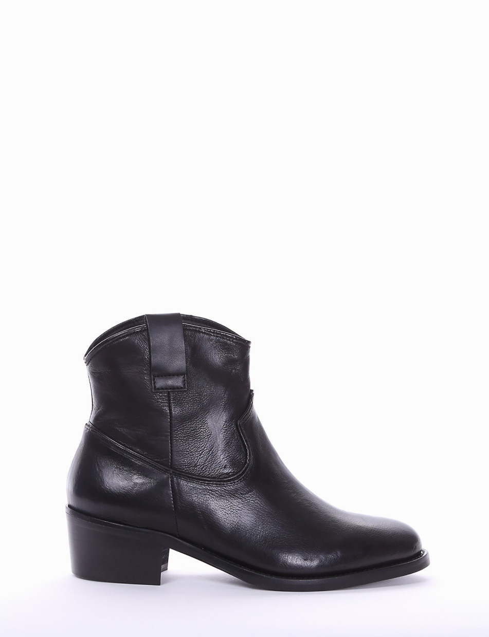 Low heel ankle boots heel 3 cm black leather