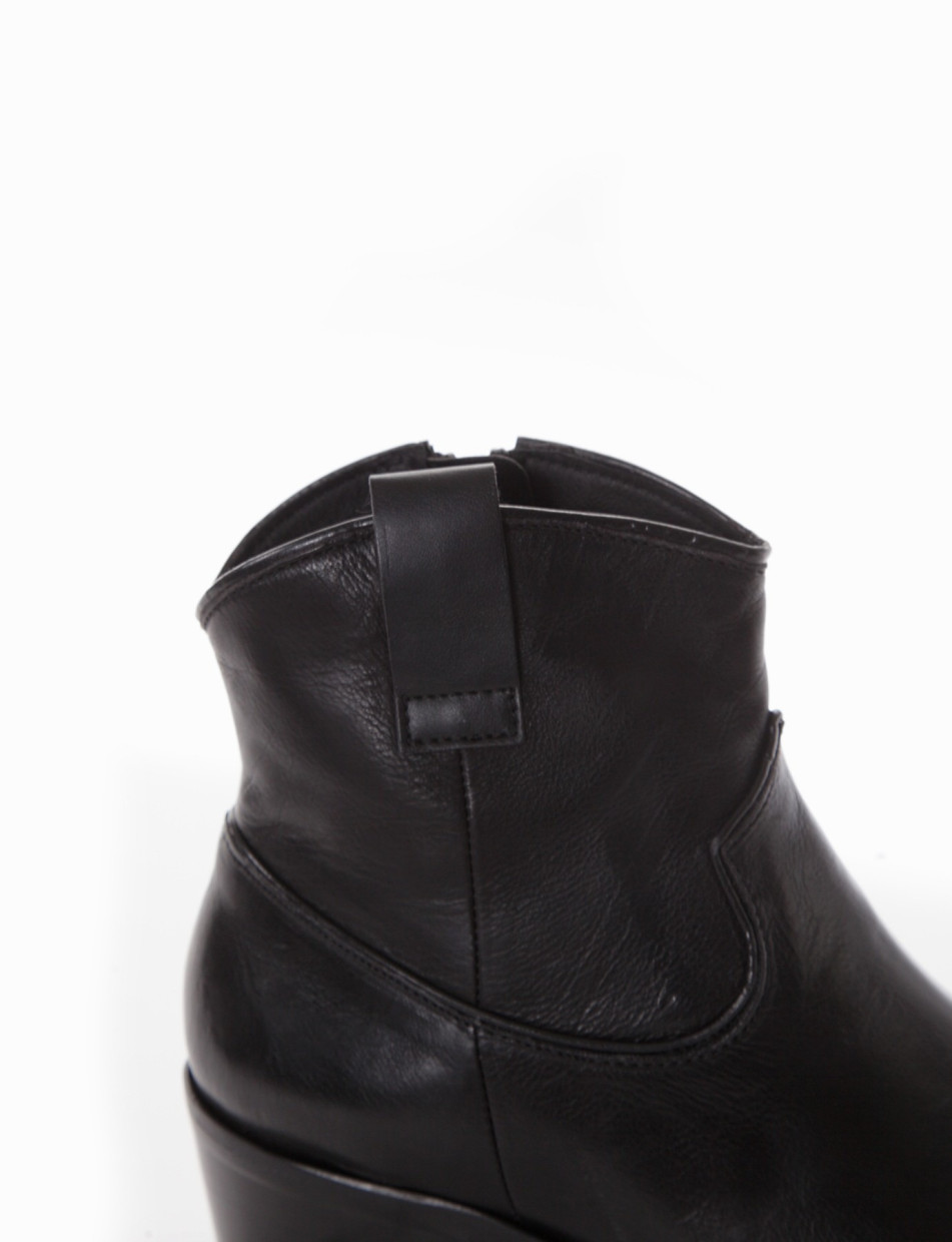 Low heel ankle boots heel 3 cm black leather