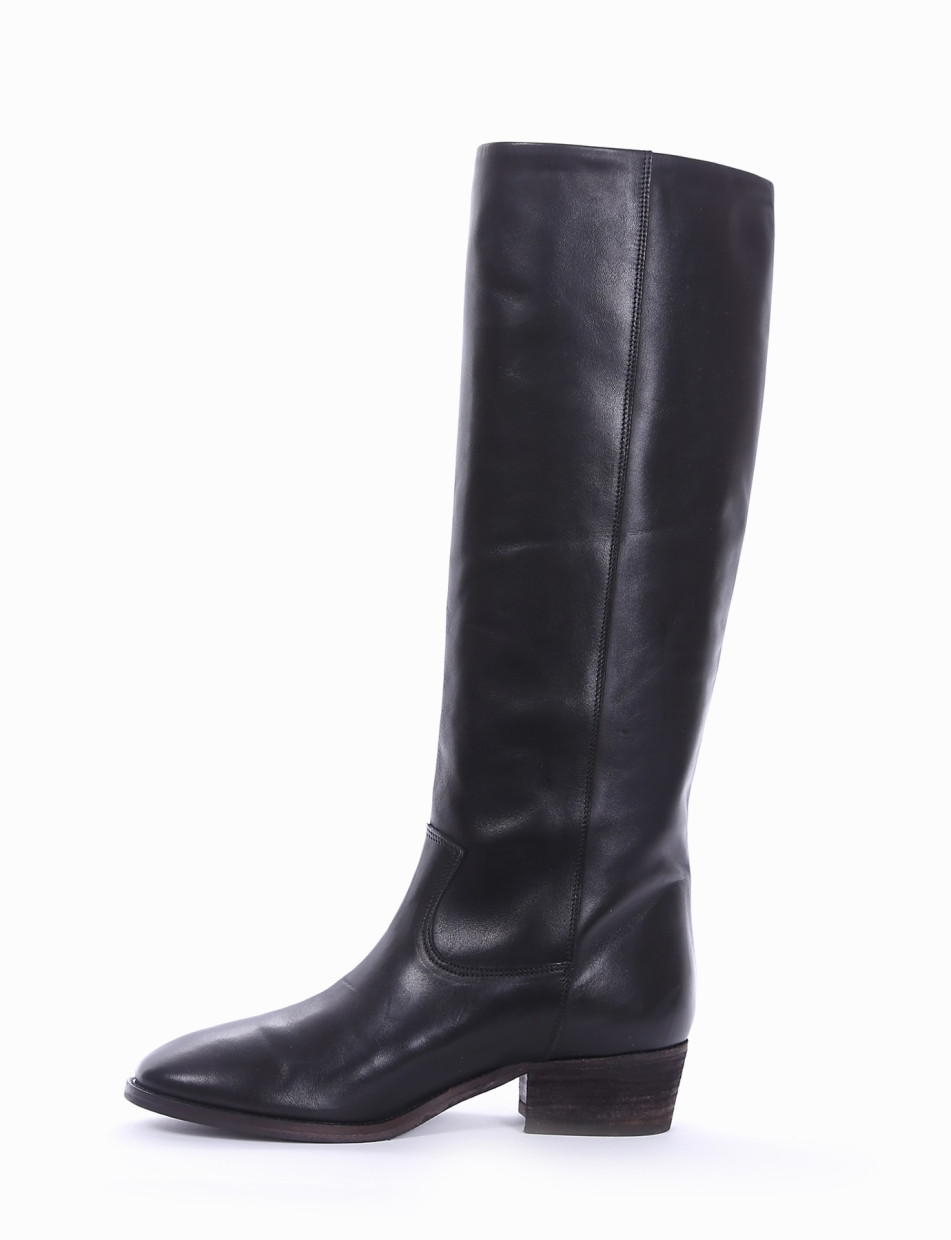 Low heel boots heel 2 cm black leather