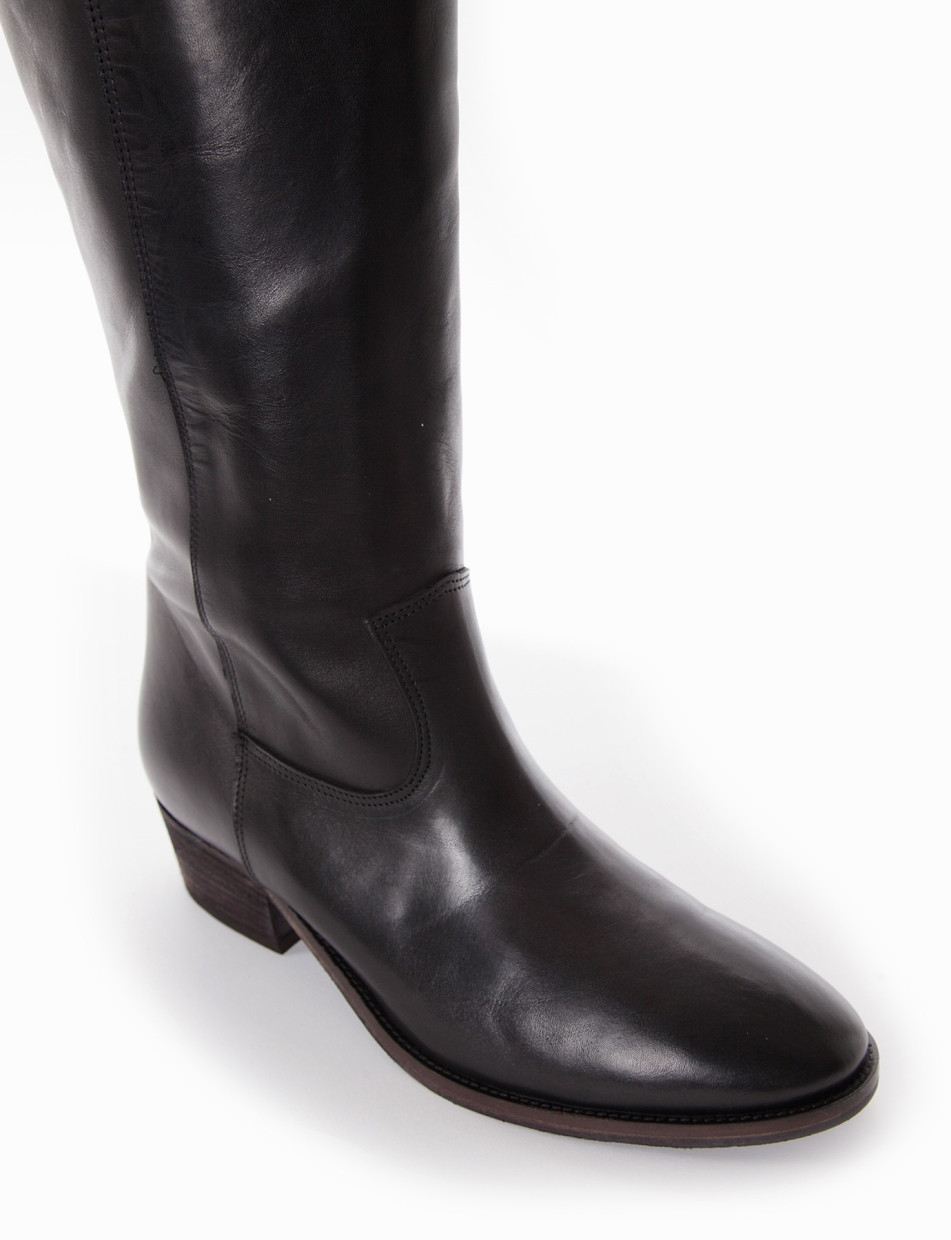 Low heel boots heel 2 cm black leather