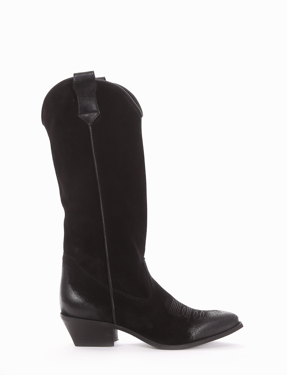 Low heel boots heel 3 cm black chamois