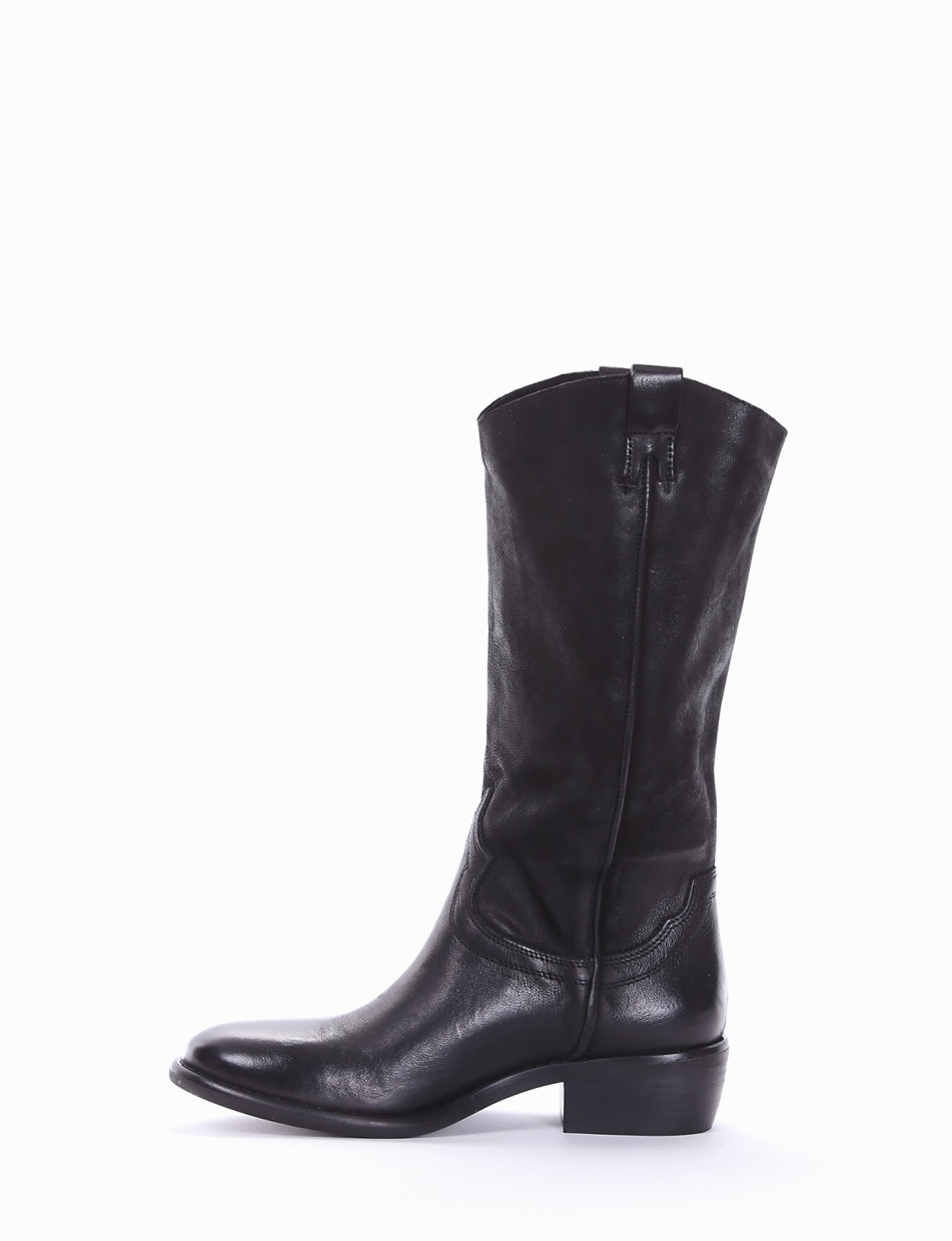 Low heel boots heel 3 cm black