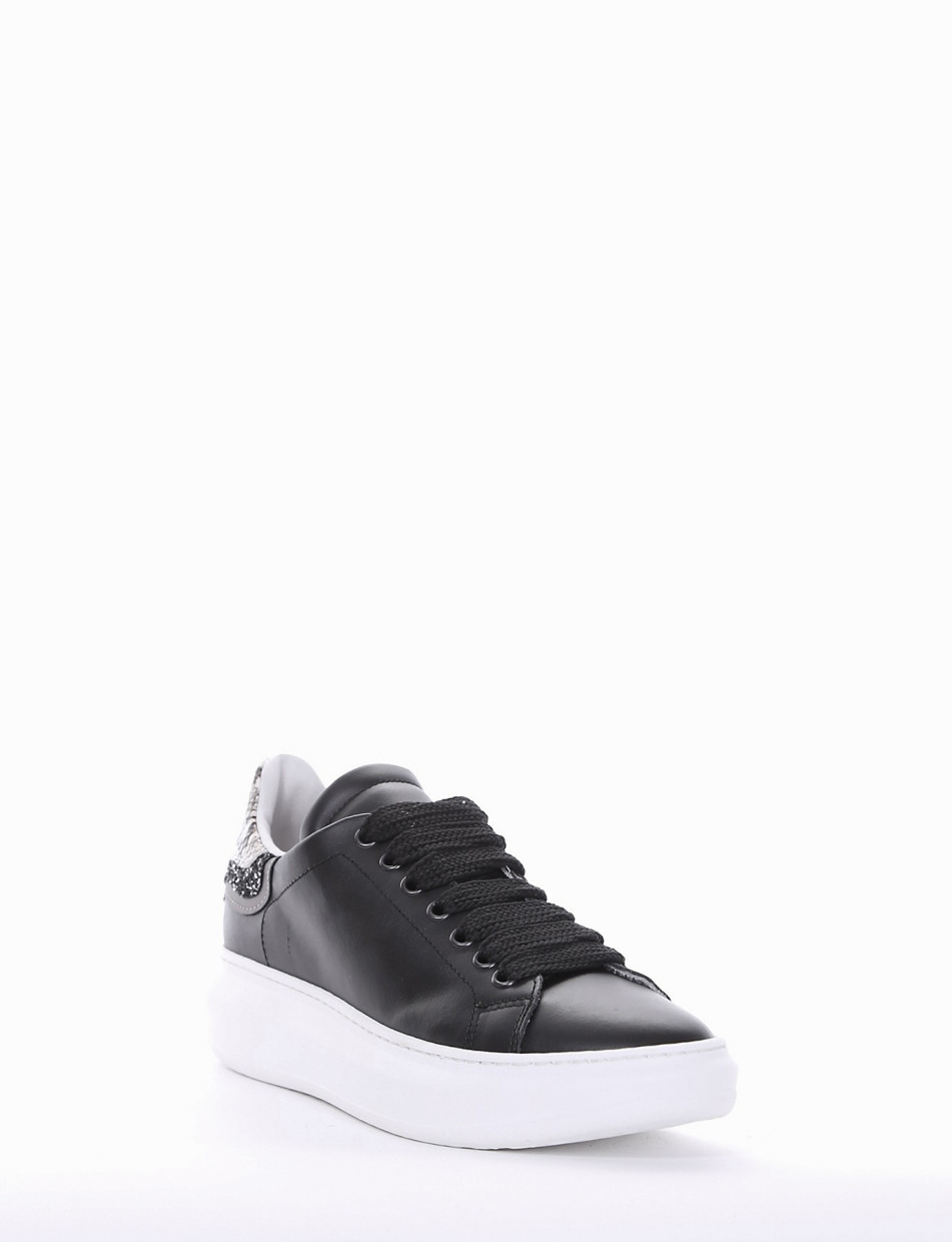 Sneakers black leather