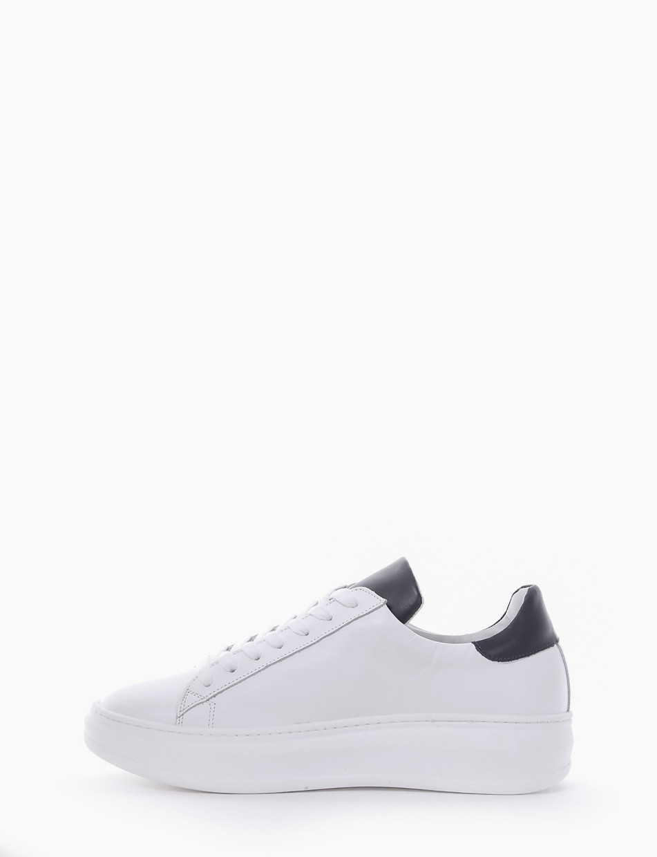 Sneakers white leather