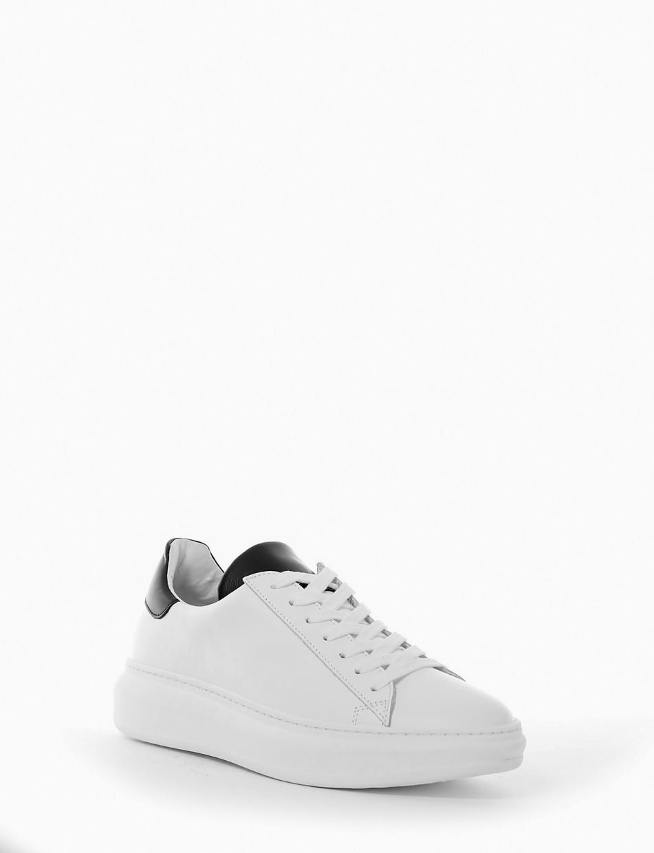 Sneakers white leather