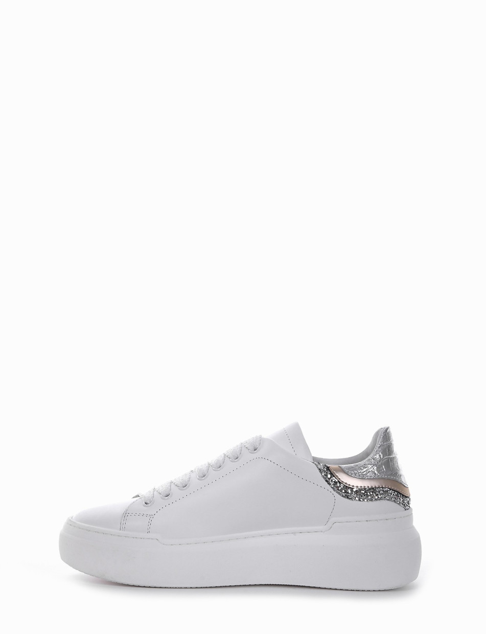 Sneakers white leather