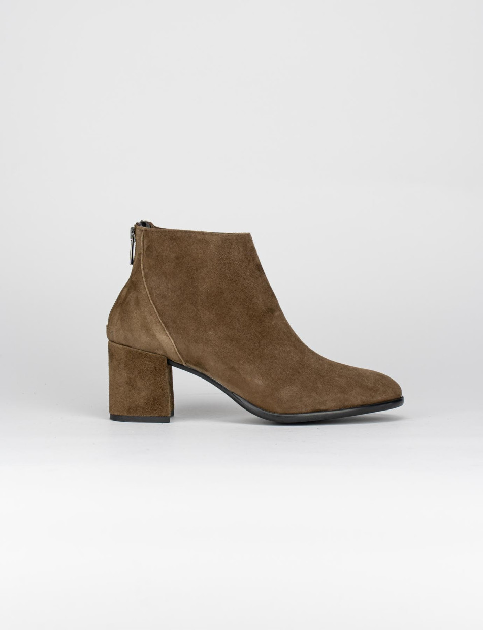 High heel ankle boots heel 5 cm brown chamois