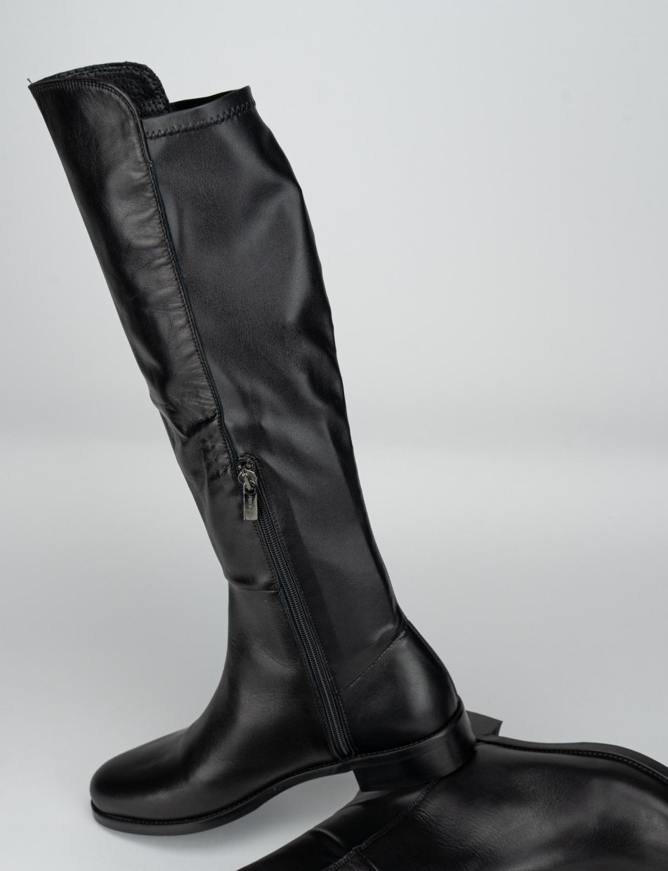 Low heel boots heel 2 cm black leather