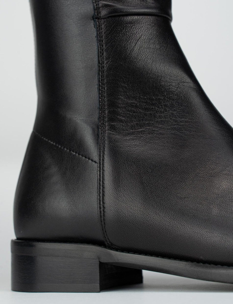 Low heel boots heel 2 cm black leather