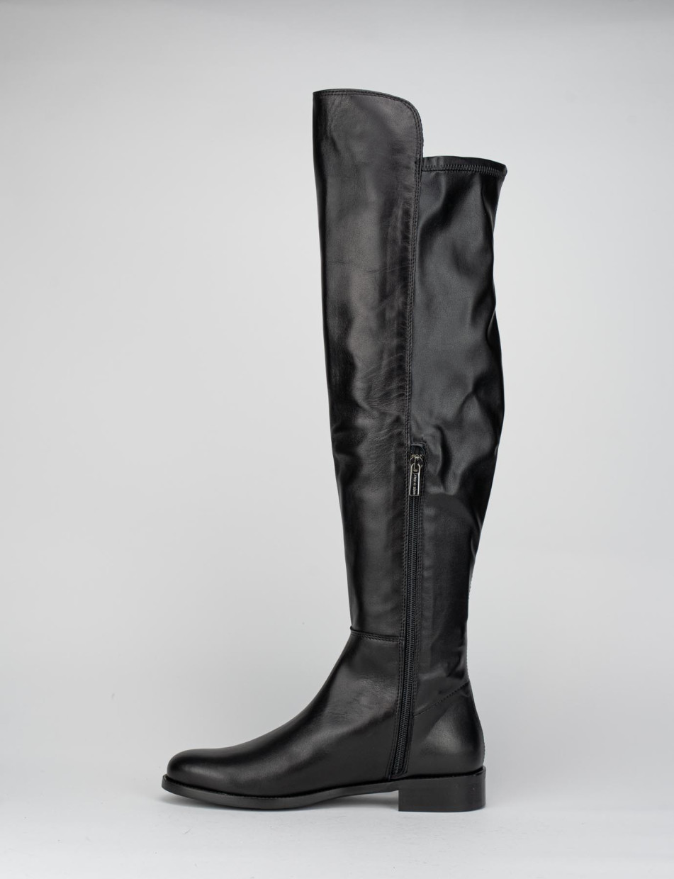 Low heel boots heel 2 cm black leather