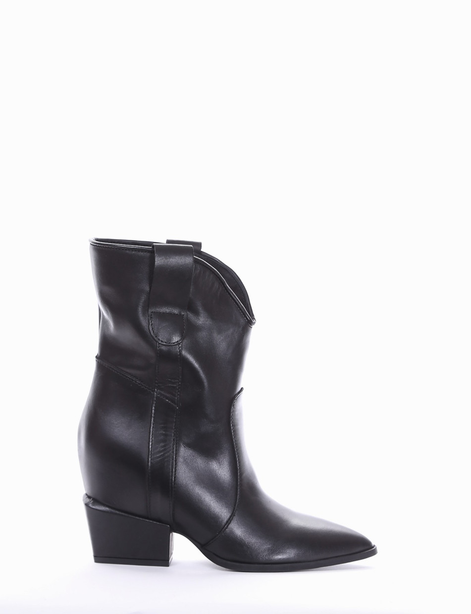 Low heel ankle boots heel 4 cm black leather