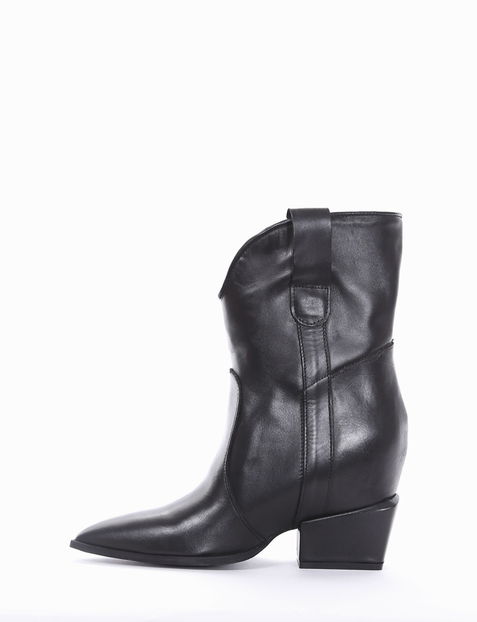 Low heel ankle boots heel 4 cm black leather