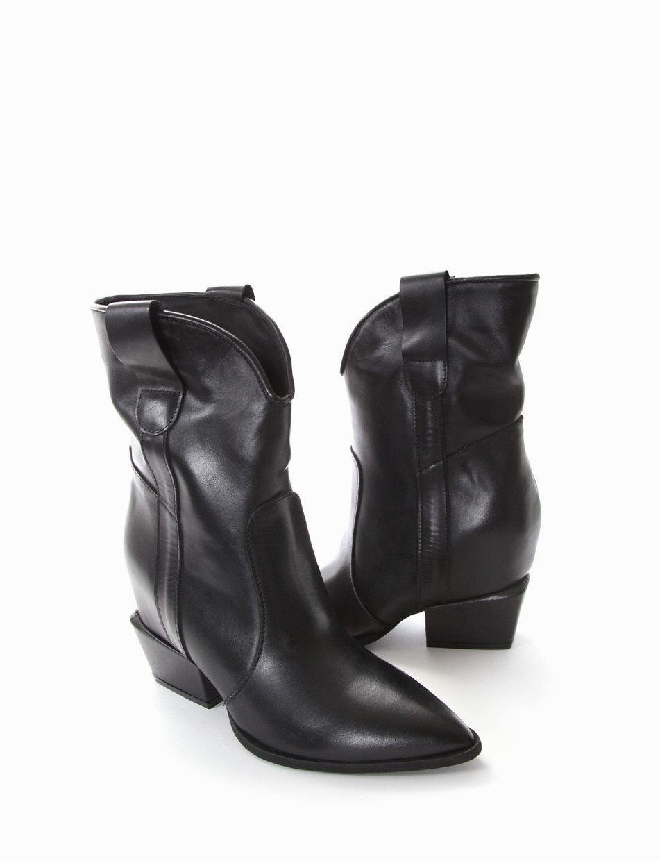 Low heel ankle boots heel 4 cm black leather