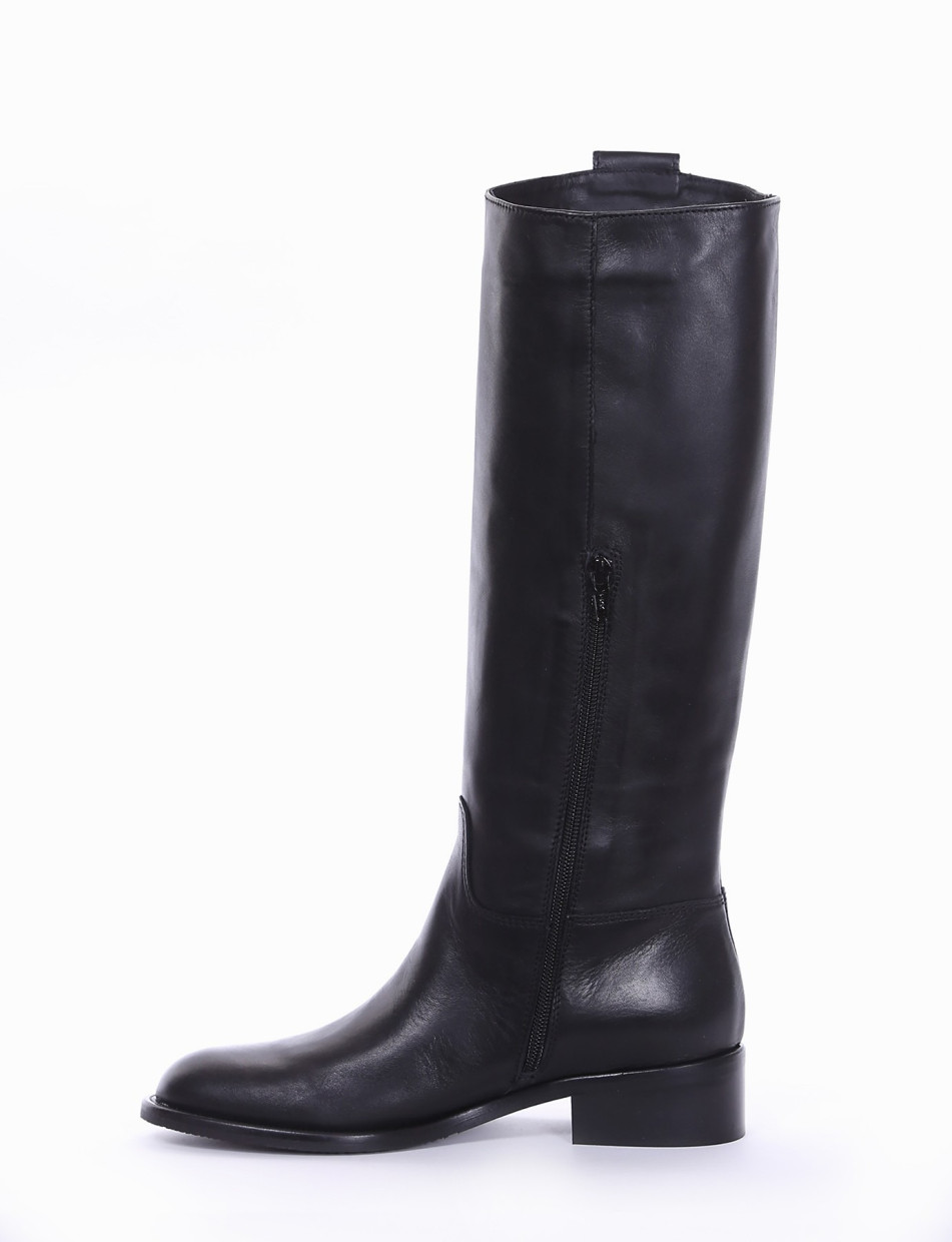 Low heel boots heel 2 cm black leather